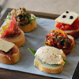 Small bread with meat and vegetables