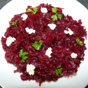 Salată de sfeclă roșie cu hrean